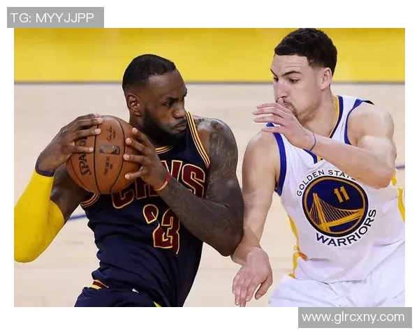 欧文独挑大梁!克莱·汤普森右膝扭伤缺阵独行侠对阵奇才,外线火力面临重组