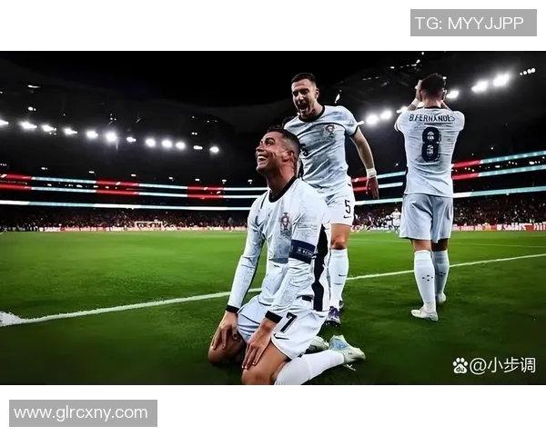 C罗与贝克汉姆的传奇对决：足球场上的风格与影响力之争